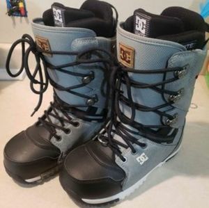 DC Mutiny 2020 Snowboard Boots Men's 9 (fit like 8.5)